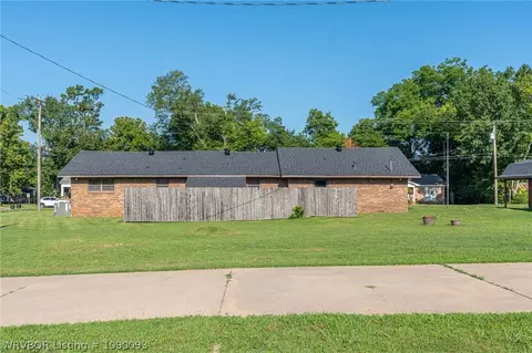 Exterior - 203 N 10th St, Paris, AR 72855 photo 7 of 10