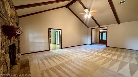 Living - 6901 Southfield Dr, Fort Smith, AR 72916 photo 2 of 3