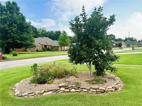 Exterior - 6901 Southfield Dr, Fort Smith, AR 72916 photo 7 of 19