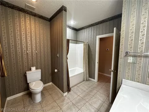 Bath - 6901 Southfield Dr, Fort Smith, AR 72916 photo 2 of 6