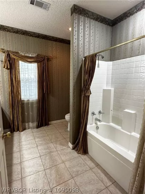 Bath - 6901 Southfield Dr, Fort Smith, AR 72916 photo 5 of 6