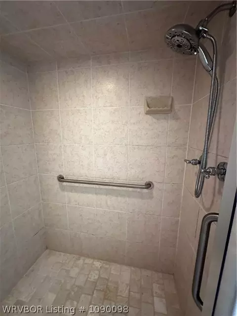 Bath - 6901 Southfield Dr, Fort Smith, AR 72916 photo 3 of 6
