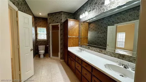 Bath - 6901 Southfield Dr, Fort Smith, AR 72916 photo 1 of 6