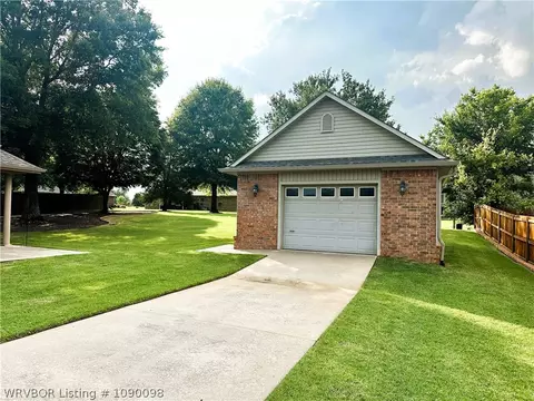 Exterior - 6901 Southfield Dr, Fort Smith, AR 72916 photo 18 of 19