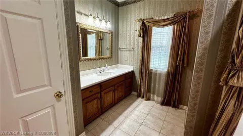 Bath - 6901 Southfield Dr, Fort Smith, AR 72916 photo 4 of 6