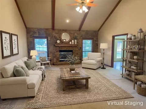Living - 6901 Southfield Dr, Fort Smith, AR 72916 photo 1 of 3