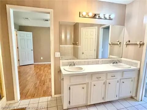 Bath - 900 Gregory Ave, Pocola, OK 74902 photo 2 of 7