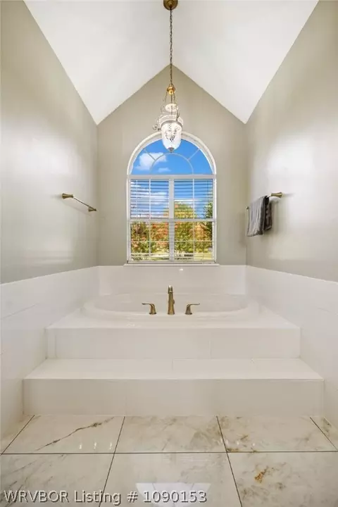 Bath - 10704 Towle Ct, Fort Smith, AR 72908 photo 2 of 9
