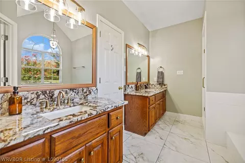 Bath - 10704 Towle Ct, Fort Smith, AR 72908 photo 5 of 9