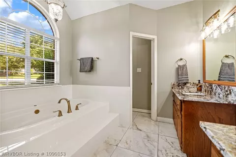 Bath - 10704 Towle Ct, Fort Smith, AR 72908 photo 4 of 9