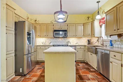Kitchen - 10704 Towle Ct, Fort Smith, AR 72908 photo 2 of 4