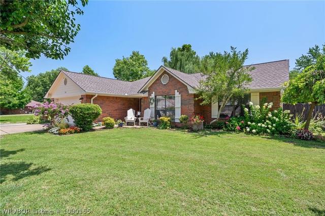 916 E Helen St, Sallisaw, OK 74955