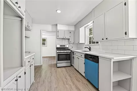 Kitchen - 6 Raleigh Cir, Fort Smith, AR 72901 photo 1 of 2