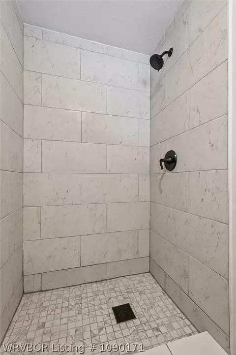Bath - 6 Raleigh Cir, Fort Smith, AR 72901 photo 2 of 10