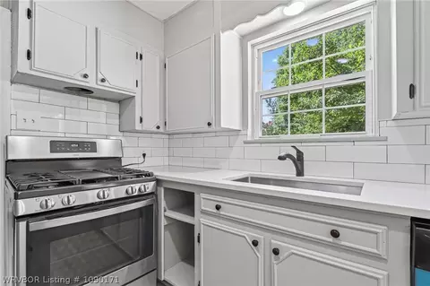 Kitchen - 6 Raleigh Cir, Fort Smith, AR 72901 photo 2 of 2