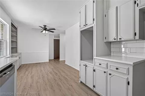 Entry Way - 6 Raleigh Cir, Fort Smith, AR 72901 photo 2 of 3