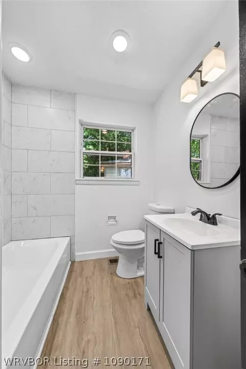 Bath - 6 Raleigh Cir, Fort Smith, AR 72901 photo 6 of 10