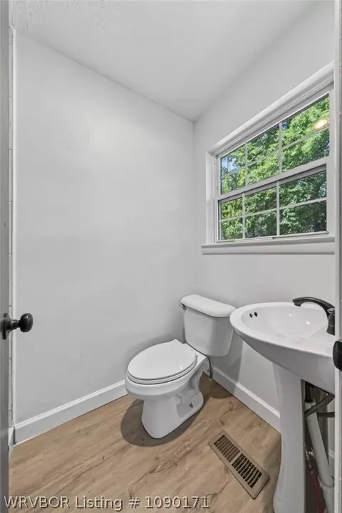 Bath - 6 Raleigh Cir, Fort Smith, AR 72901 photo 7 of 10