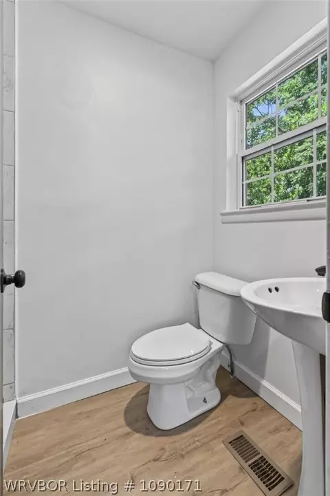 Bath - 6 Raleigh Cir, Fort Smith, AR 72901 photo 1 of 10