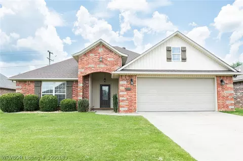 2001 Yukon Dr, Barling, AR 72923 photo 1