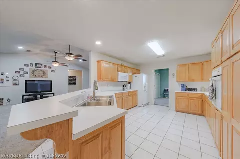Kitchen - 466710 E 1070 Rd, Sallisaw, OK 74955 photo 1 of 3