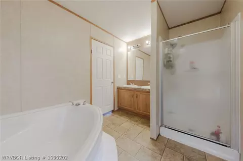 Bath - 466710 E 1070 Rd, Sallisaw, OK 74955 photo 8 of 9