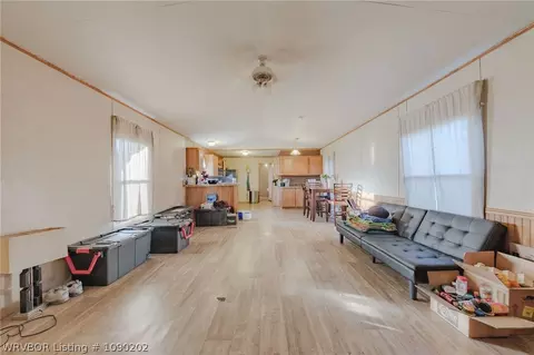 Living - 466710 E 1070 Rd, Sallisaw, OK 74955 photo 2 of 2