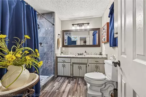 Bath - 473101 E 1127 Rd, Muldrow, OK 74948 photo 1 of 3