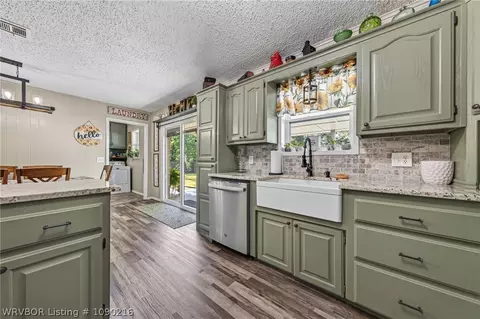 Kitchen - 473101 E 1127 Rd, Muldrow, OK 74948 photo 2 of 2