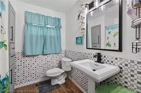 Bath - 7609 Cheryl Ln, Fort Smith, AR 72908 photo 1 of 2