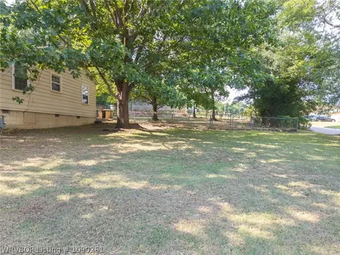 Exterior - 1621 Boston St, Fort Smith, AR 72901 photo 12 of 19