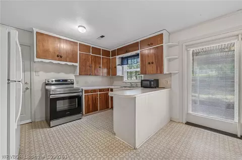 Kitchen - 1621 Boston St, Fort Smith, AR 72901 photo 3 of 3