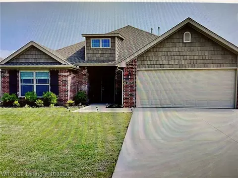 4287 Divide Dr, Fayetteville, AR 72704