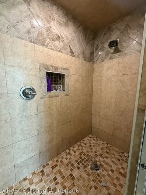 Bath - 3419 N 25th St, Fort Smith, AR 72904 photo 3 of 5
