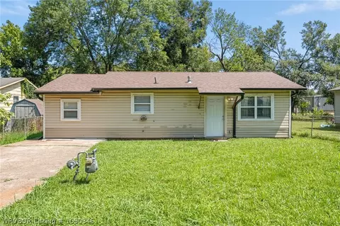 Exterior - 3007 N L St, Fort Smith, AR 72901 photo 1 of 2