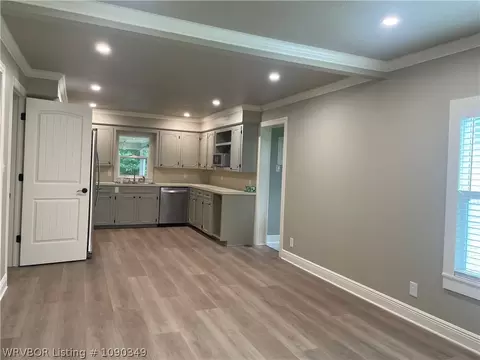 Living - 1605 Jacobs Ave, Fort Smith, AR 72908 photo 4 of 7