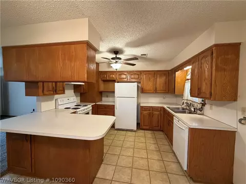 Kitchen - 192 E Highway 288, Scranton, AR 72863 photo 2 of 2