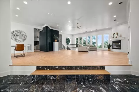 Living - 10101 Stephens Ct, Fort Smith, AR 72908 photo 3 of 8