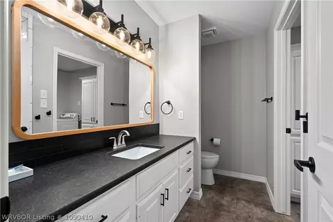 Bath - 10101 Stephens Ct, Fort Smith, AR 72908 photo 7 of 9