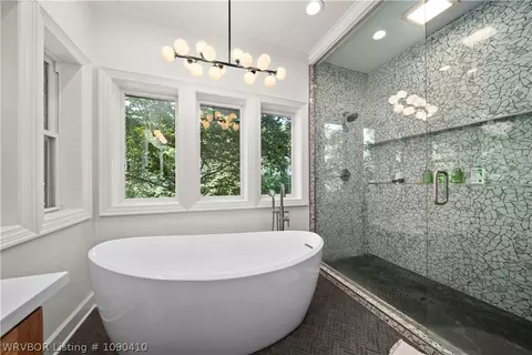 Bath - 10101 Stephens Ct, Fort Smith, AR 72908 photo 3 of 9