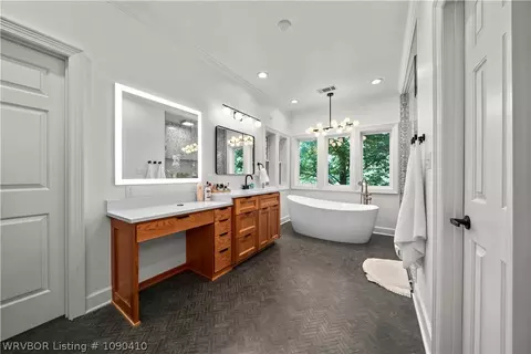 Bath - 10101 Stephens Ct, Fort Smith, AR 72908 photo 5 of 9