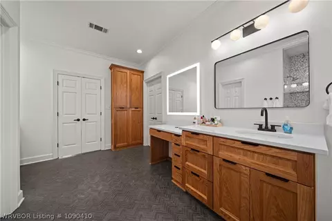 Bath - 10101 Stephens Ct, Fort Smith, AR 72908 photo 4 of 9