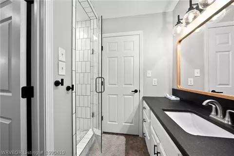 Bath - 10101 Stephens Ct, Fort Smith, AR 72908 photo 8 of 9