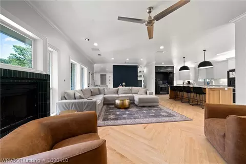 Living - 10101 Stephens Ct, Fort Smith, AR 72908 photo 5 of 8