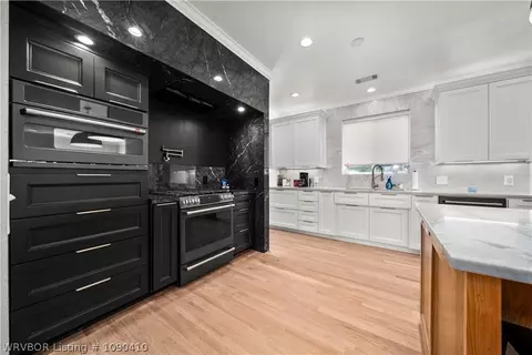 Kitchen - 10101 Stephens Ct, Fort Smith, AR 72908 photo 2 of 7
