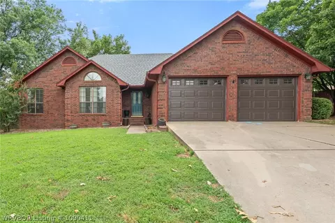 1321 Springhills Dr, Alma, AR 72921