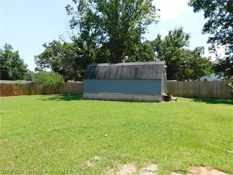 Exterior - 1104 N 49th St, Fort Smith, AR 72904 photo 2 of 4