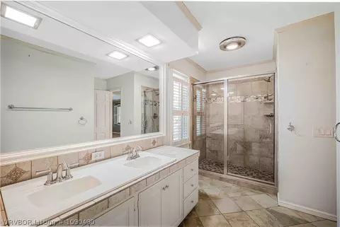 Bath - 2218 S 46th St, Fort Smith, AR 72903 photo 4 of 5