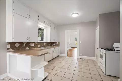 Kitchen - 823 N 41st St, Fort Smith, AR 72903 photo 2 of 3