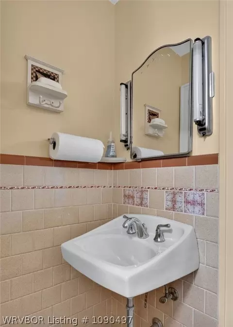Bath - 1135 N 57th Pl, Fort Smith, AR 72904 photo 5 of 6
